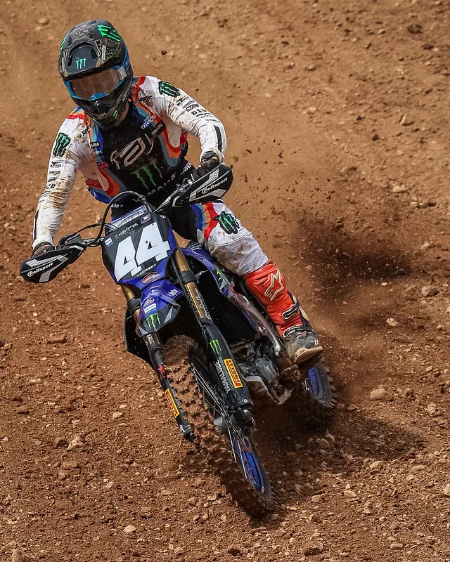 Piloto em ação na pista